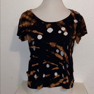 Bleach dye distressed t-shirt